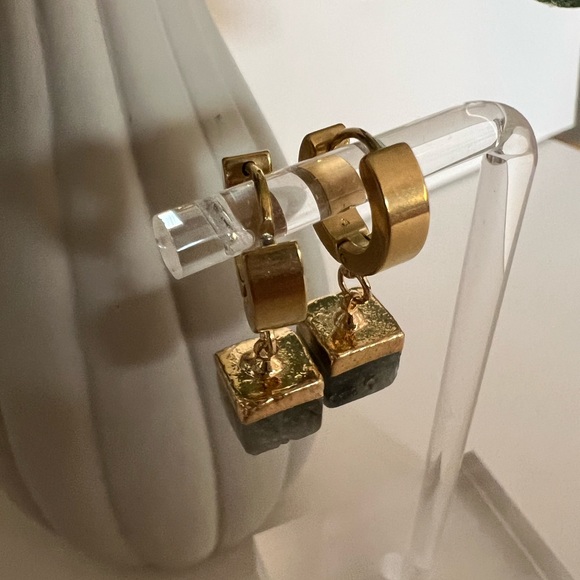 Stone Dainty Gold Hoops - Elegant Classic Earrings - Small Minimalist Hoop - Picture 12 of 16